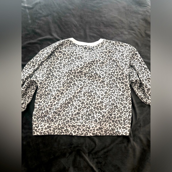 Abercrombie & Fitch Women’s Leopard print sweatshirt with puff sleeve - size M - Picture 2 of 6